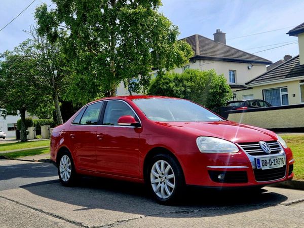 Volkswagen Jetta Saloon, Petrol, 2008, Red