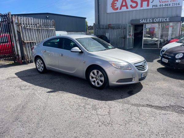 Vauxhall Insignia Hatchback, Petrol, 2011, Silver