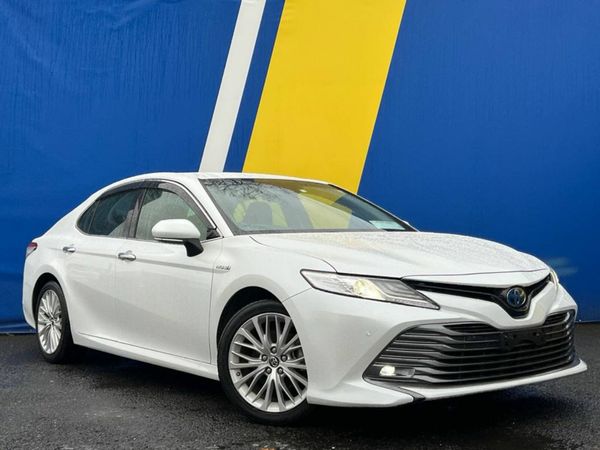 Toyota Camry Saloon, Petrol Hybrid, 2018, White