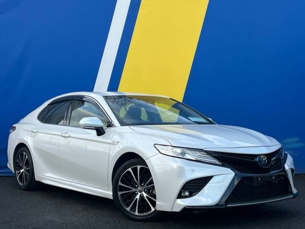 Toyota Camry Saloon, Petrol Hybrid, 2018, White