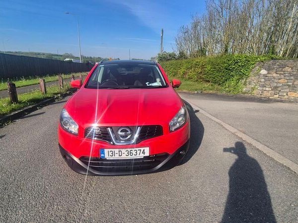 Nissan Qashqai Hatchback, Diesel, 2013, Red