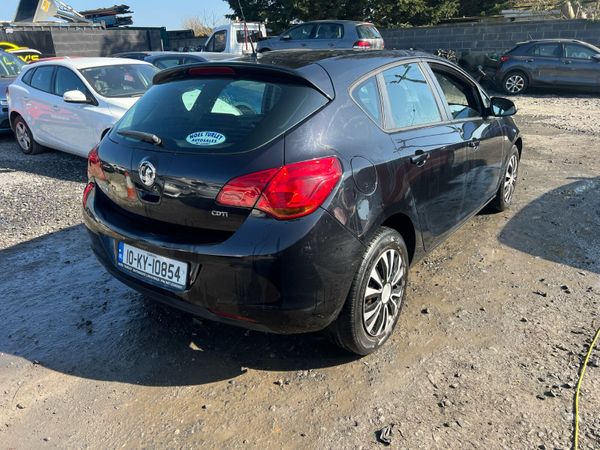 Vauxhall Astra Hatchback, Diesel, 2010, Black