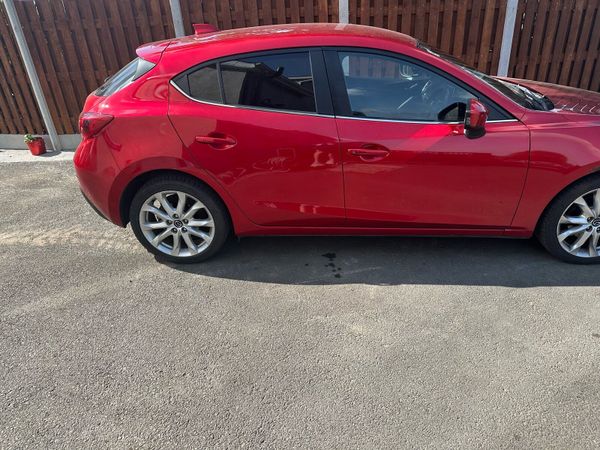 Mazda Mazda3 Hatchback, Diesel, 2014, Red