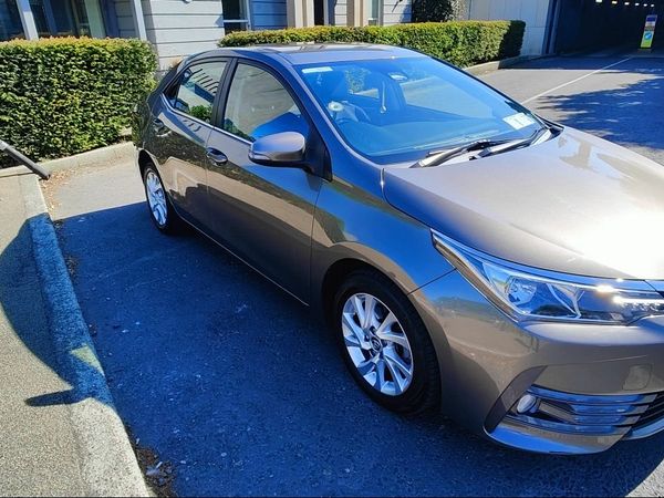 Toyota Corolla Saloon, Diesel, 2017, Grey