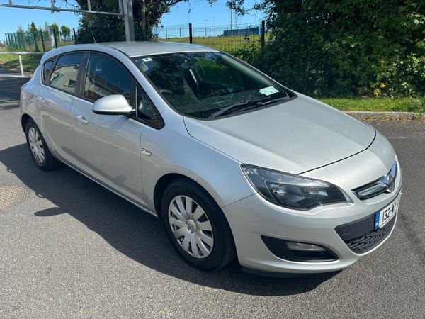 Vauxhall Astra Hatchback, Diesel, 2013, Silver