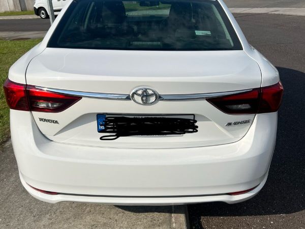 Toyota Avensis Saloon, Diesel, 2016, White