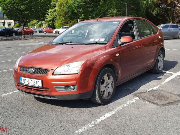 Ford Focus Hatchback, Petrol, 2007, Red