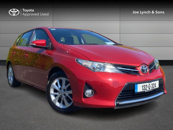 Toyota Auris Hatchback, Diesel, 2013, Red