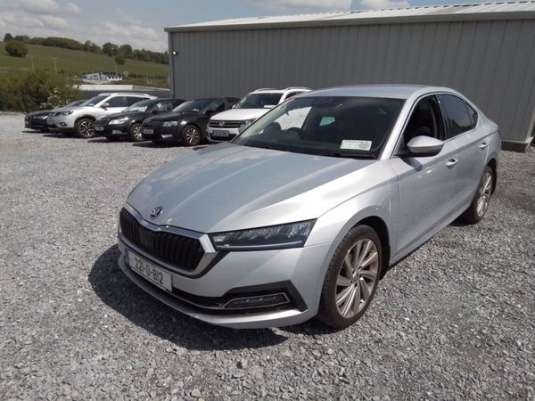 Skoda Octavia Hatchback, Diesel, 2022, Grey