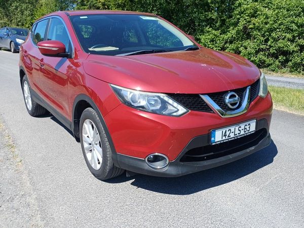 Nissan Qashqai Hatchback, Diesel, 2014, Red