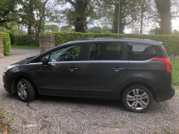 Peugeot 5008 MPV, Diesel, 2012, Grey