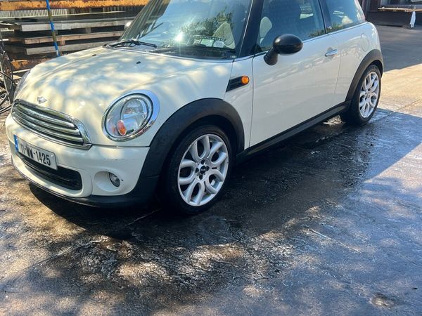Mini First Hatchback, Petrol, 2011, White