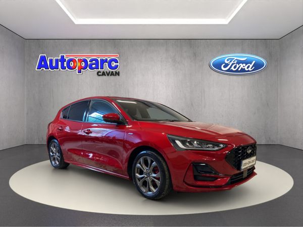 Ford Focus Hatchback, Petrol Hybrid, 2023, Red