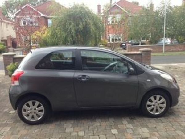 Toyota Yaris Hatchback, Petrol, 2009, Grey