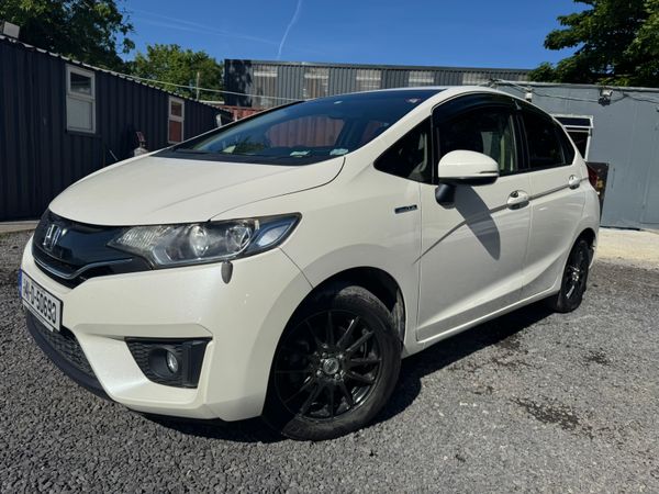Honda Fit Hatchback, Petrol Hybrid, 2014, White