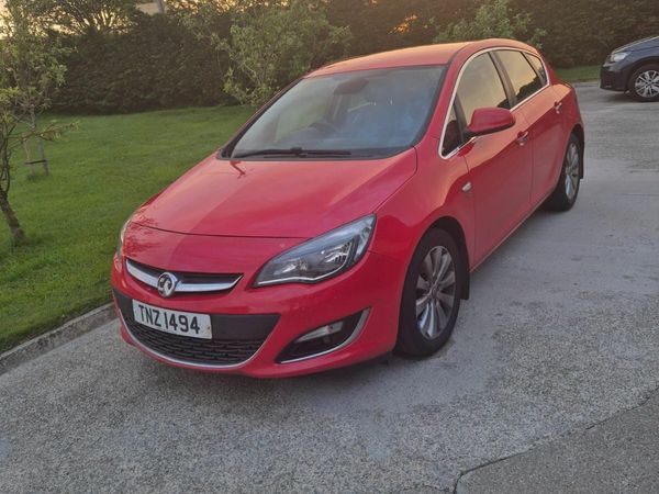 Vauxhall Astra Hatchback, Diesel, 2013, Red