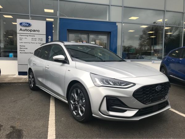 Ford Focus Estate, Petrol, 2025, Silver
