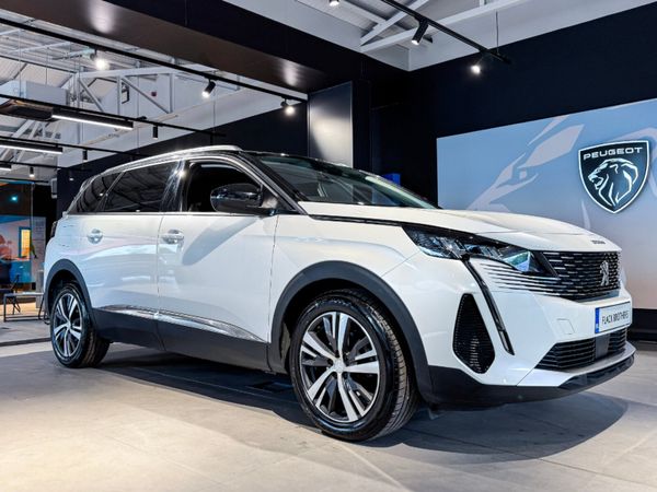 Peugeot 5008 MPV, Diesel, 2023, White