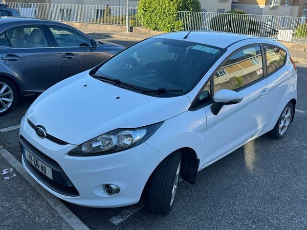 Ford Fiesta Hatchback, Petrol, 2012, White