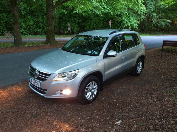 Volkswagen Tiguan SUV, Diesel, 2010, Silver