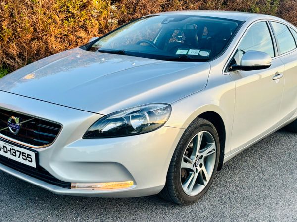 Volvo V40 Hatchback, Diesel, 2014, Silver