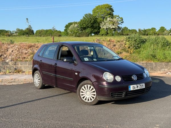 Volkswagen Polo Hatchback, Petrol, 2004, Red