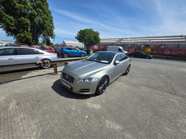Jaguar XJ Saloon, Diesel, 2014, Gold