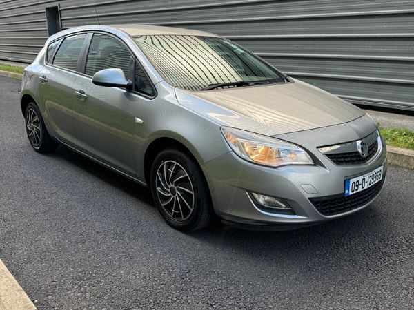 Vauxhall Astra Hatchback, Petrol, 2009, Silver