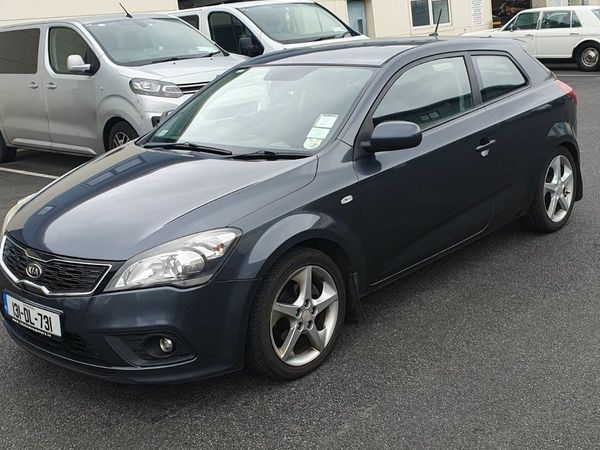 Kia Ceed Hatchback, Diesel, 2013, Grey