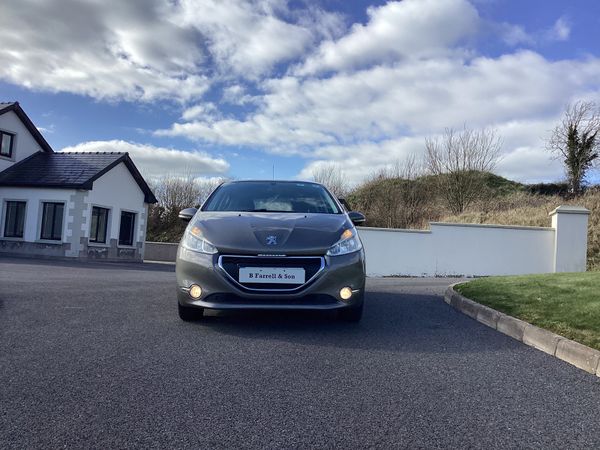 Peugeot 208 Hatchback, Petrol, 2014, Grey