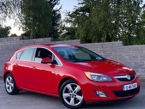 Vauxhall Astra Hatchback, Diesel, 2010, Red