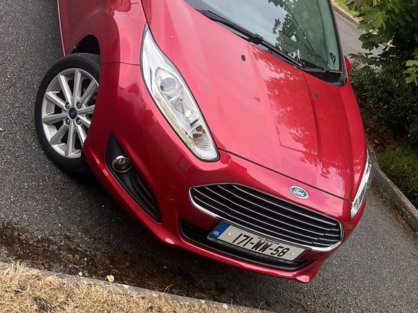 Ford Fiesta Hatchback, Petrol, 2017, Red