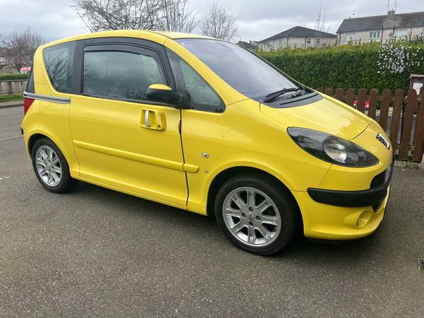 Peugeot 1007 Hatchback, Petrol, 2006, Yellow