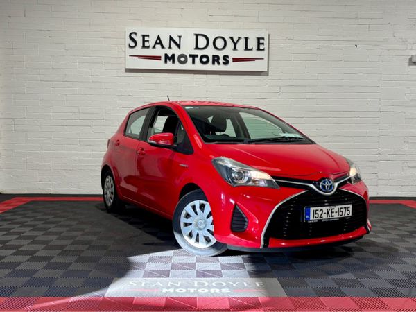 Toyota Yaris Hatchback, Petrol Hybrid, 2015, Red