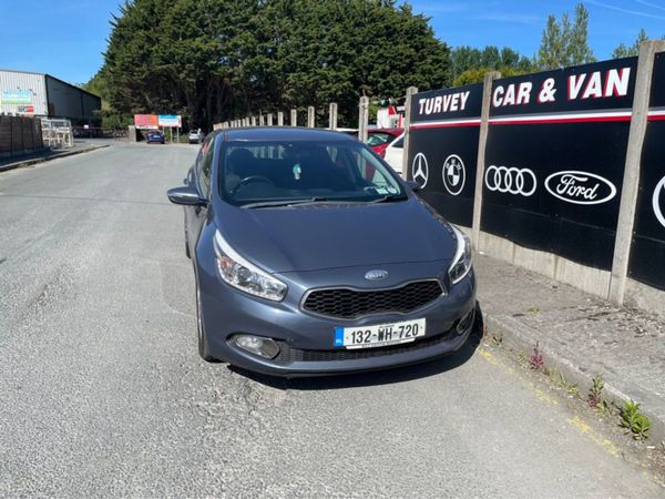 Kia Ceed Hatchback, Diesel, 2013, Blue