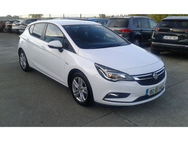 Vauxhall Astra Hatchback, Diesel, 2018, White