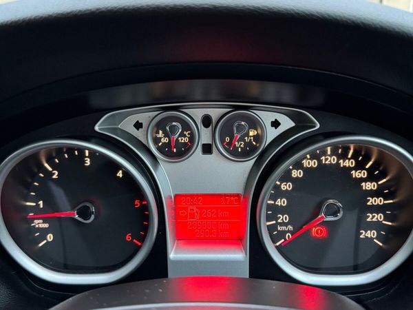 Ford Focus Hatchback, Diesel, 2010, Silver