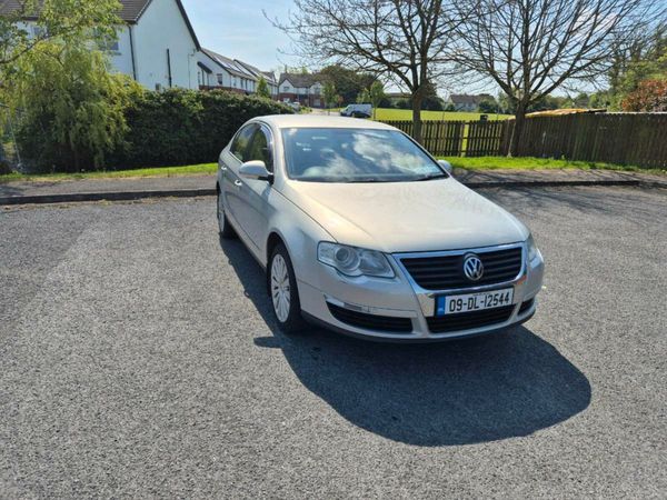 Volkswagen Passat Saloon, Diesel, 2009, Silver