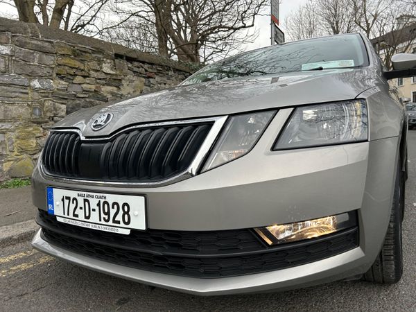 Skoda Octavia Saloon, Petrol, 2017, Yellow