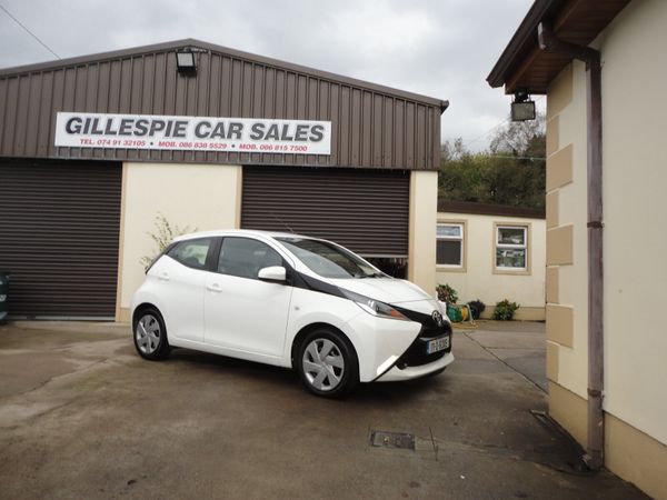 Toyota Aygo Hatchback, Petrol, 2017, White