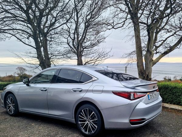 Lexus ES Saloon, Petrol Hybrid, 2023, Silver