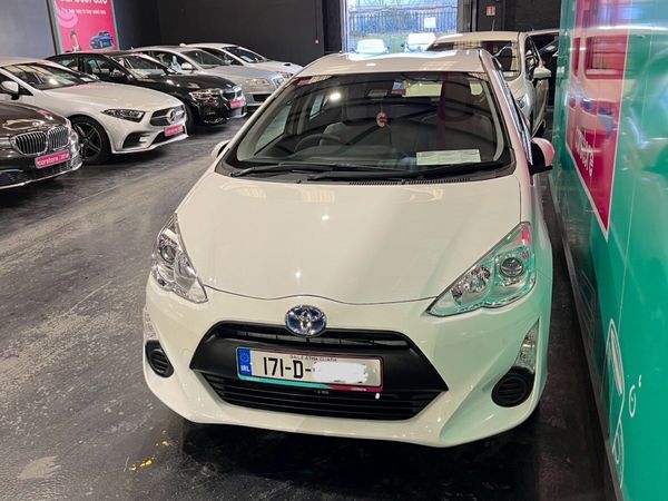Toyota Aqua Hatchback, Petrol Hybrid, 2017, White