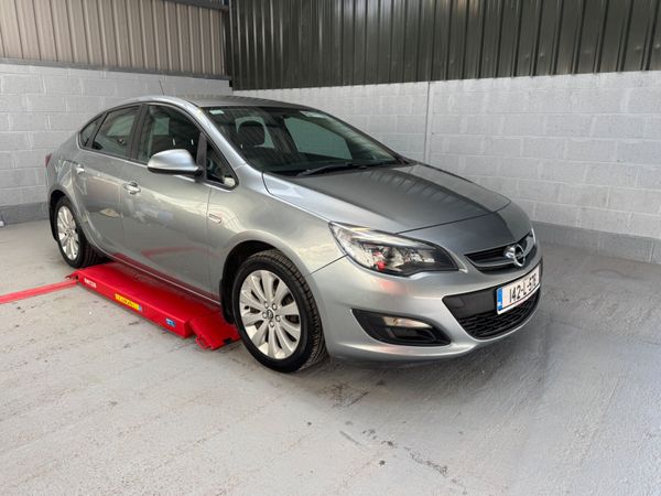 Opel Astra Saloon, Petrol, 2014, Silver