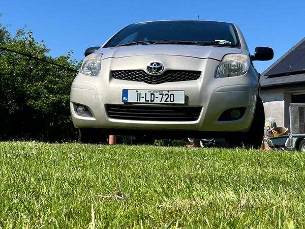 Toyota Yaris Hatchback, Petrol, 2011, Gold