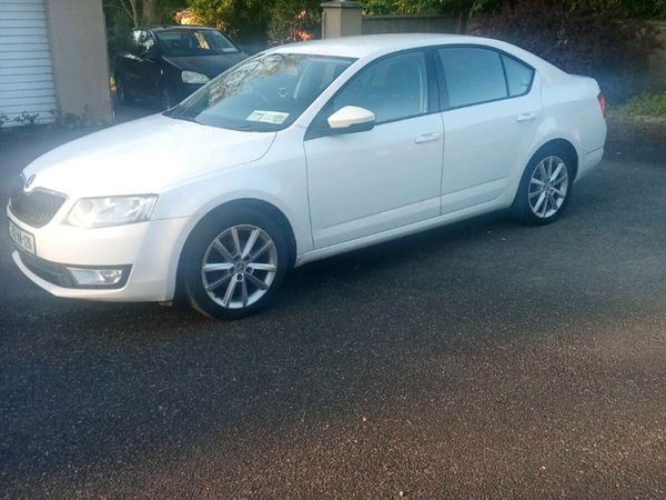 Skoda Octavia Saloon, Diesel, 2015, White