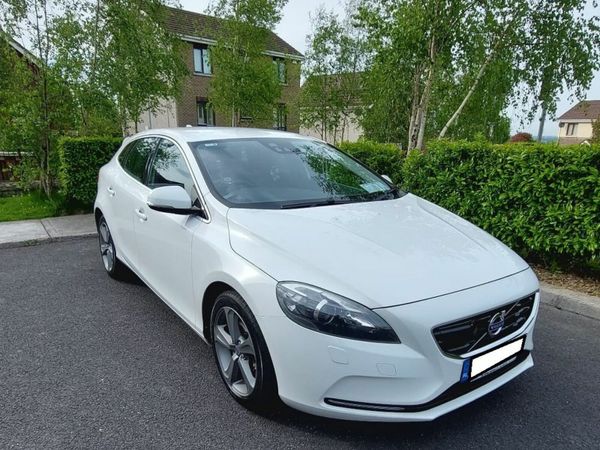 Volvo V40 Hatchback, Petrol, 2014, White