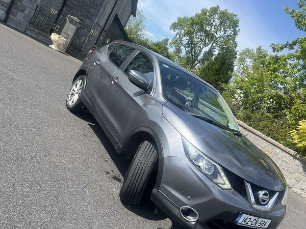Nissan Qashqai Hatchback, Diesel, 2014, Grey