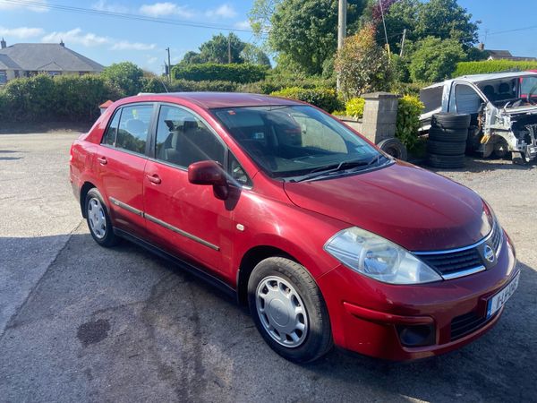 Nissan Tiida Saloon, Petrol, 2011, Red
