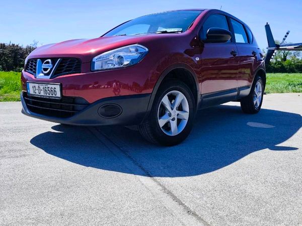 Nissan Qashqai Hatchback, Diesel, 2012, Red