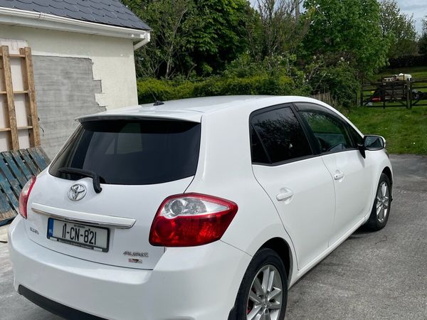 Toyota Auris Hatchback, Diesel, 2011, White